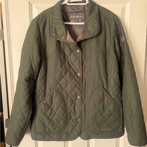 Eddie Bauer woman’s quilt pattern jacket in olive green. Size is a 2XL Tall.